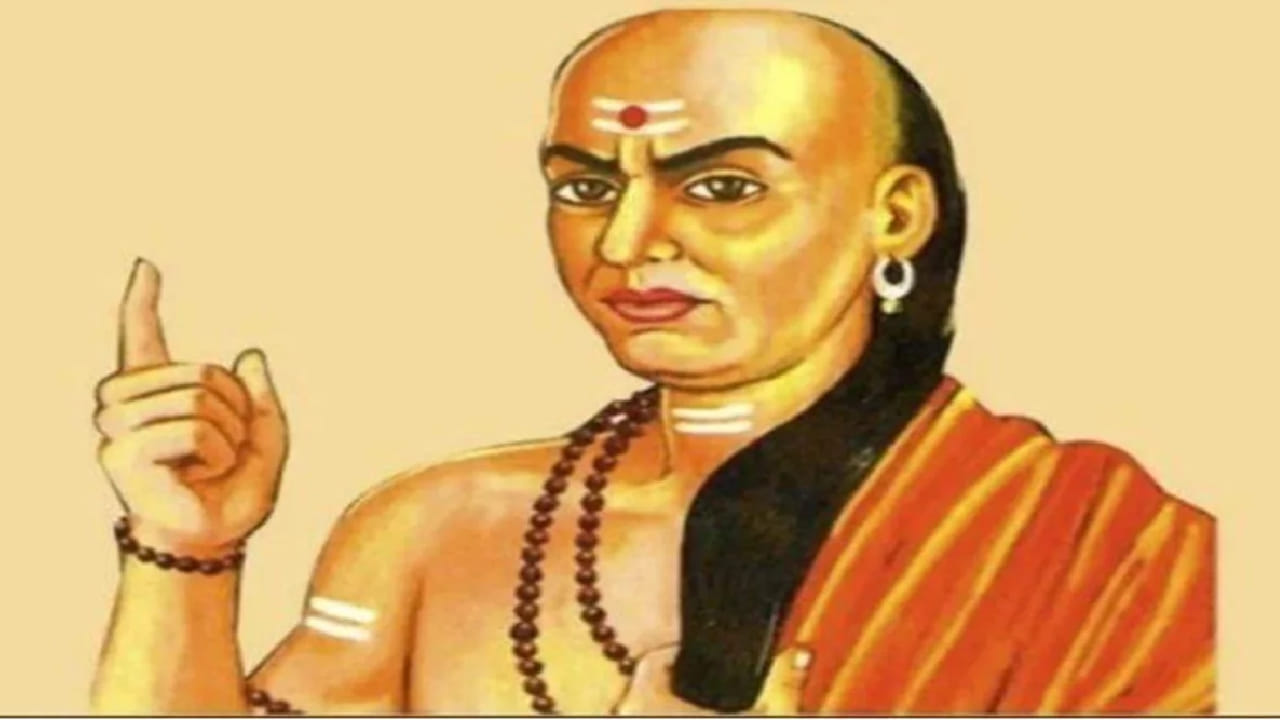 ज्या मुलांना सतत नवीन गोष्टी जाणून घ्यायच्या असतात, प्रश्न विचारायची सवय असते, त्यांच्यात शिकण्याची तीव्र इच्छा दिसून येते. चाणक्यांच्या मते जिज्ञासा आणि विचारशक्ती व्यक्तीला इतरांपेक्षा वेगळे बनवतात.