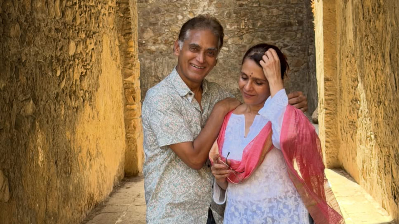 दुसरीकडे, अविनाश नारकर यांनीही पारंपरिक पोशाखातून साधा पण रॉयल अंदाज सादर केला आहे. या फोटोशूटमधील दोघांचे स्मित, एकमेकांप्रती असलेला स्नेह आणि सहज संवाद चाहत्यांना विशेष भावला आहे.