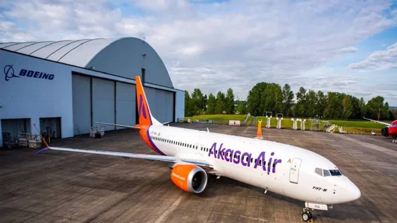Akasa Air Flight : हवेतच अचानक विमानात इंधन कमी झालं, फ्लाइटमध्ये खळबळ उडाली, 194 प्रवाशांची धडधड वाढलेली पण..