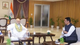 अमित शाहा आणि फडणवीसांमध्ये बंद दाराआड खलबतं, नेमकी काय झाली चर्चा.