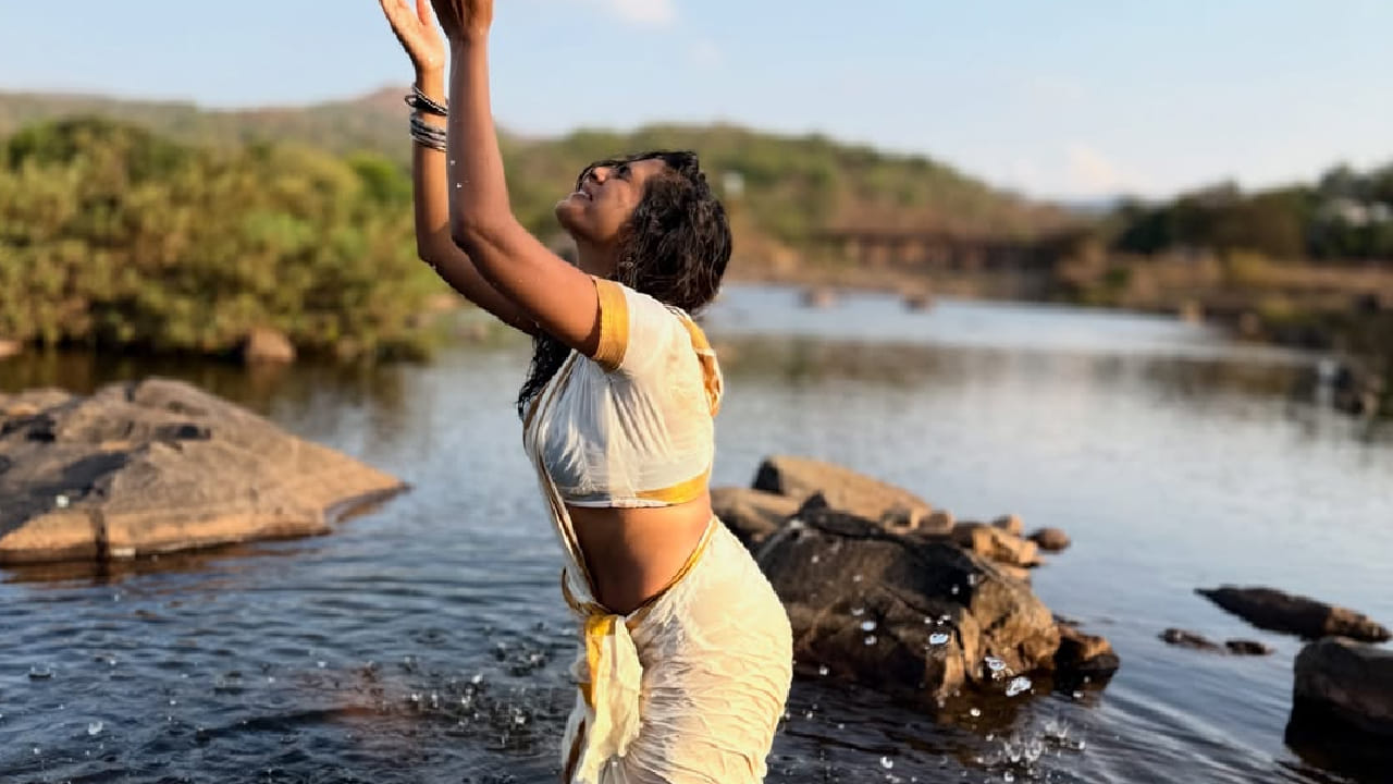 या फोटोशूटमध्ये अमृताने विविध पोज आणि हटके अदा दाखवल्या आहेत. फोटो शेअर होताच चाहत्यांनी लाइक्स आणि कमेंट्सचा अक्षरशः पाऊस पाडला. अनेकांनी तिच्या सौंदर्याचं आणि हटके स्टाइलचं कौतुक केलं आहे.