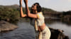 नदीकिनारी चिंब भिजलेल्या साडीत अमृता धोंगडेचं मोहक फोटोशूट; हटके पोज...