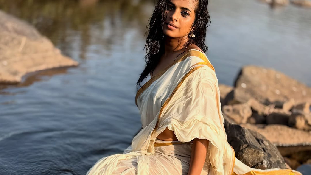 मराठी अभिनेत्री अमृता धोंगडे सोशल मीडियावर नेहमीच सक्रिय असते. आपल्या वेगवेगळ्या लूकमधील फोटो आणि व्हिडीओ शेअर करत ती चाहत्यांशी कायम जोडलेली असते. 