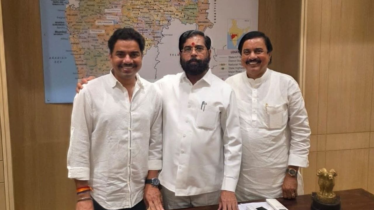 त्या भेटीनेच दिले होते संकेत, अनिकेत तटकरेंना विधान परिषदेची लॉटरी? राष्ट्रवादीत तटकरेंचंच ‘वजन’ त्या भेटीनेच दिले होते संकेत, अनिकेत तटकरेंना विधान परिषदेची लॉटरी? राष्ट्रवादीत तटकरेंचंच ‘वजन’