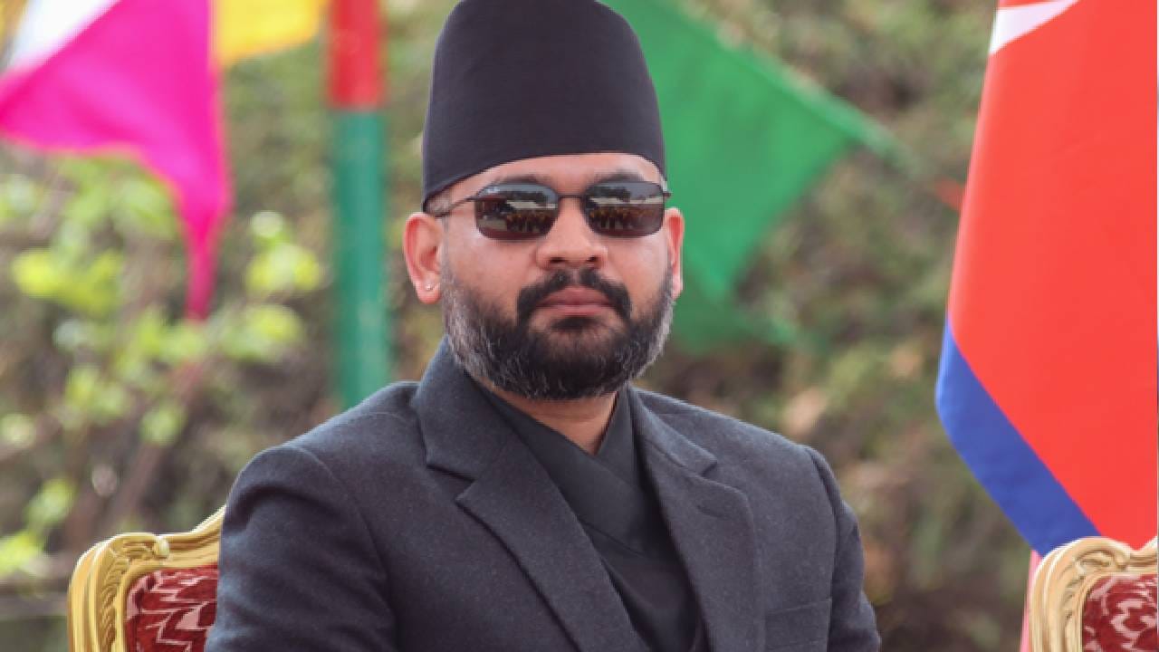 काठमांडू पोस्टनुसार नेपाळचे नवीन पंतप्रधान बालेन शाह यांनी भारताचे परराष्ट्र सचिव विक्रम मिस्त्री यांना भेटण्यास नकार दिला आहे. मिस्त्री या आठवड्यात नेपाळला जाणार होते. नेपाळ-भारत परराष्ट्र संबंध मजबूत करणं हा या दौऱ्यामागचा उद्देश होता. पण बालेन शाह यांनी मी माझ्या समकक्ष सोबत बैठक करणार असं सांगितलं. त्यानंतर मिस्त्री यांचा दौरा रद्द झाला आहे. अधिकृतरित्या भारताने यावर कुठलीही टिप्पणी केलेली नाही. (Getty Images) 