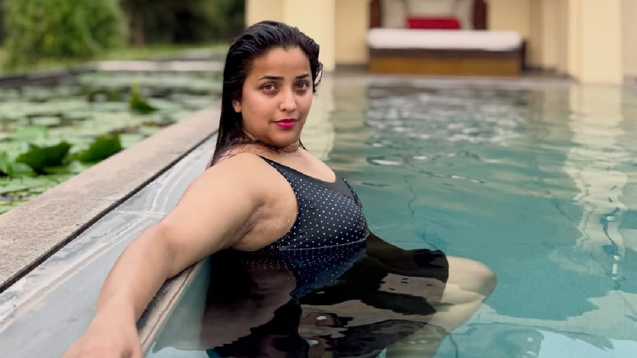 सध्या अपूर्वा तिच्या पतीसोबत सुट्टीचा आनंद घेत आहे. या व्हॅकेशनदरम्यानचे काही खास क्षण तिने इन्स्टाग्रामवर शेअर केले आहेत. या फोटोंमध्ये ती पूलसाईडवर चिल करताना आणि स्विमिंग पूलमध्ये एन्जॉय करताना दिसत आहे.