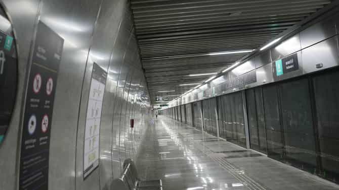 50 मिनिटाच्या खोळंब्यानंतर चाकरमान्यांची सुटका... सकाळी सकाळीच अॅक्वा मेट्रोमध्ये तांत्रिक बिघाड
