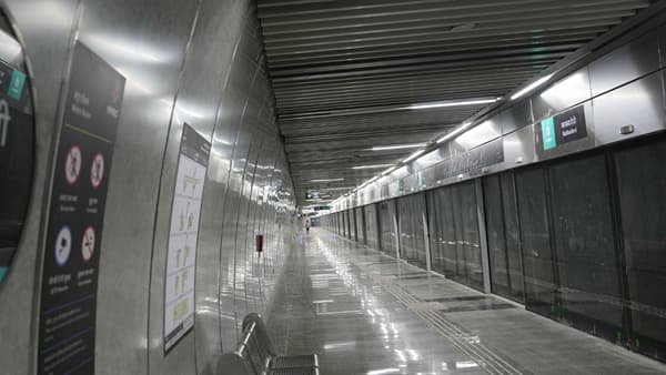 50 मिनिटाच्या खोळंब्यानंतर चाकरमान्यांची सुटका... सकाळी सकाळीच अॅक्वा मेट्रोमध्ये तांत्रिक बिघाड