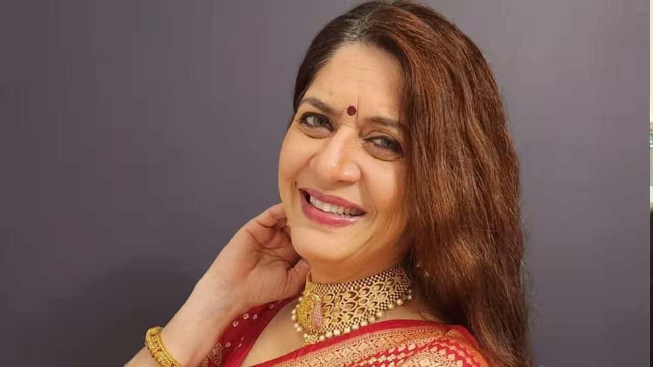 अर्चना जोगळेकर यांनी 1985 मध्ये अभिनय क्षेत्रात पदार्पण केले. मराठी चित्रपट ‘खिचडी’मधून त्यांनी पहिल्यांदा मोठ्या पडद्यावर काम केले. त्यानंतर त्यांनी अनेक मराठी, हिंदी तसेच इतर भाषांतील चित्रपट आणि टीव्ही शोमध्ये भूमिका साकारल्या. त्यांच्या सुंदर डोळ्यांची आणि निरागस चेहऱ्याची त्या काळात मोठी चर्चा होत असे.