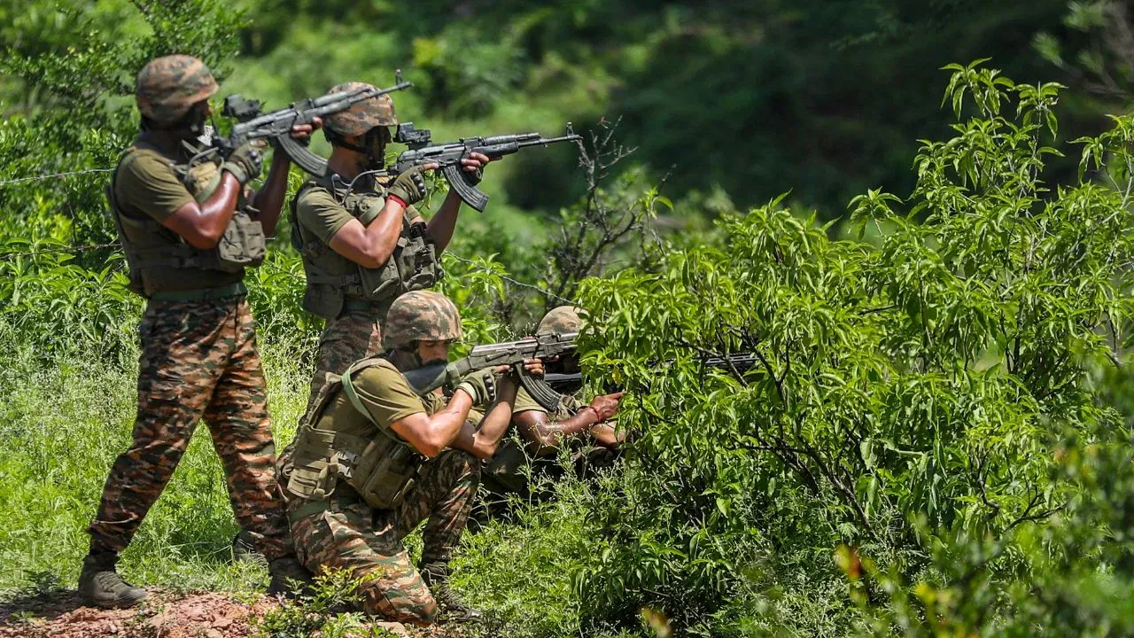 याशिवाय बिहारमधील भागलपूर जिल्ह्यातील खुटाहा आणि कमरगंज यांसारखी अनेक गावेही सैनिकांच्या संख्येसाठी प्रसिद्ध आहेत. येथेही अनेक कुटुंबांमधील किमान एक सदस्य भारतीय सैन्यात सेवेत असल्याचे दिसून येते.