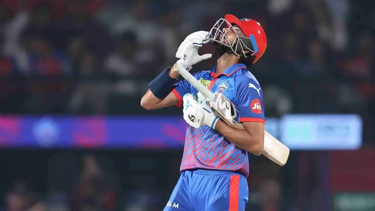 दिल्ली कॅपिटल्सचे आणखी दोन सामने शिल्लक आहेत. दोन्ही सामन्यात विजय मिळवला तर 14 गुण होती. या स्पर्धेतील गुणतालिकेत आरसीबी, सनरायझर्स हैदराबाद आणि गुजरात टायटन्सचे आधीच 14 गुण झाले आहेत. त्यामुळे पंजाब किंग्सने एक विजय मिळवताच दिल्लीचं स्पर्धेतील आव्हान संपुष्टात येईल. (Photo: IPL/BCCI)