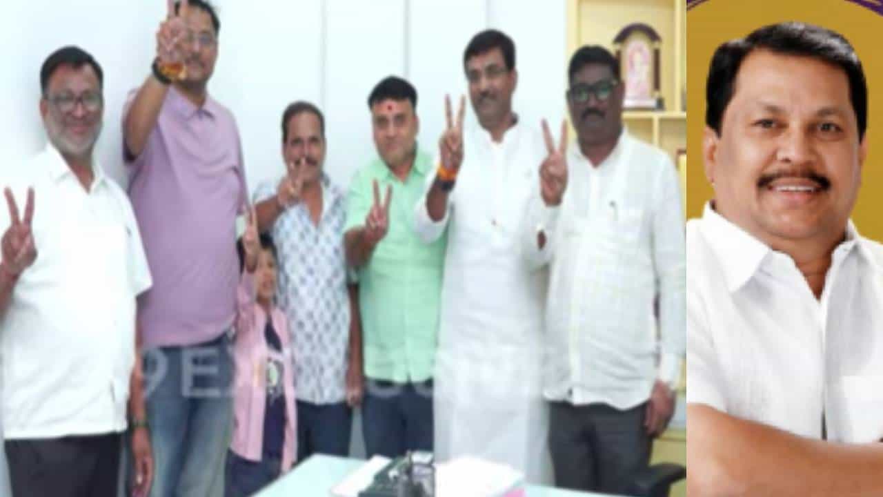 व्हिक्ट्री साईन, भाजप आमदारासोबत सेल्फी... काँग्रेस नगराध्यक्षांसह 60 हून अधिक नगरसेवकांकडून हाबाडा? विजय वडेट्टीवार यांना भाजपचा जोर का धक्का?