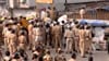 Photo : वांद्र्यात लाठीचार्ज, पोलिसांवर दगडफेक करणाऱ्यांची धरपकड.