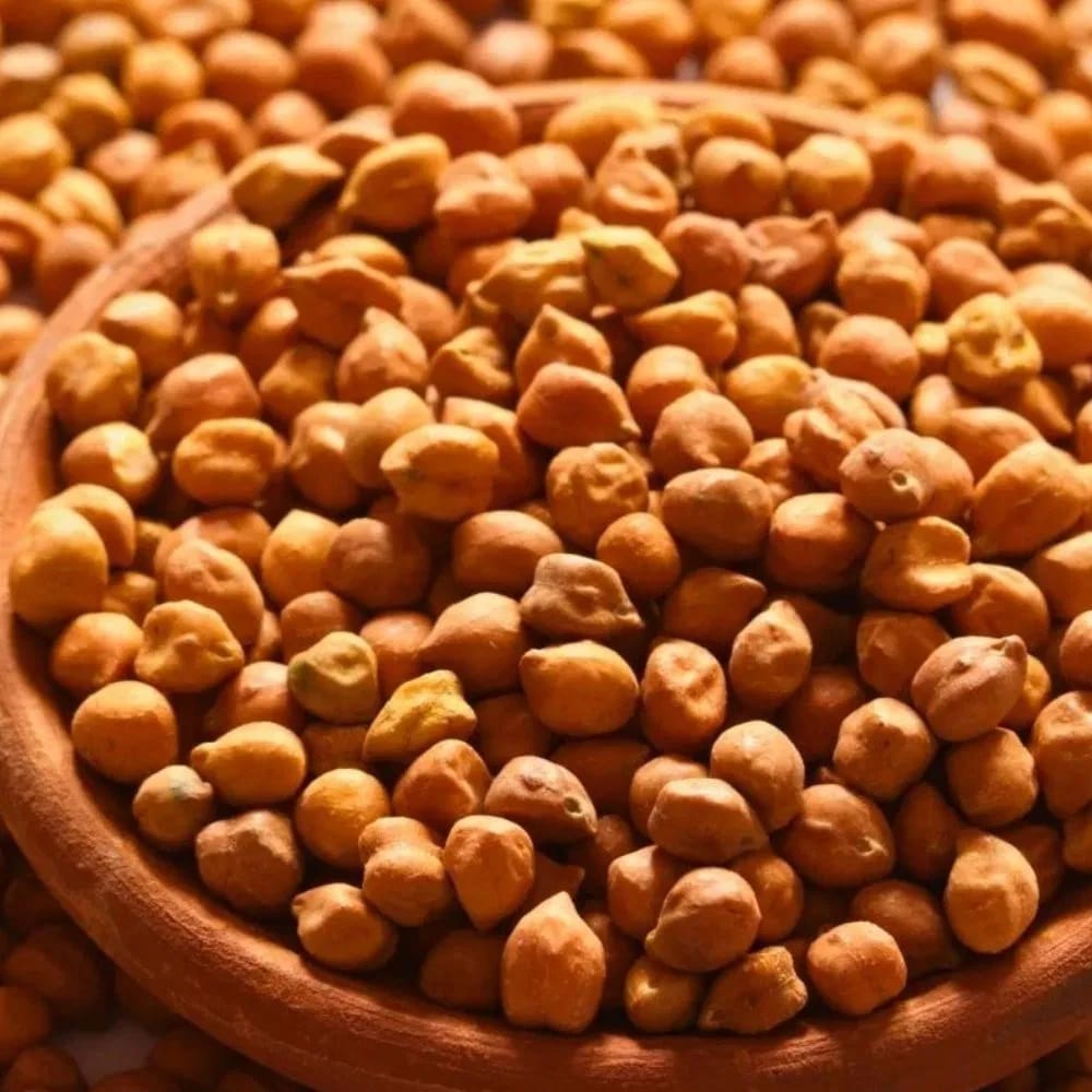 हा चणा शरीरातील इन्सुलिनची पातळी संतुलित ठेवण्यास मदत करतो. यामुळे रक्तातील साखरेची पातळी अचानक वाढण्यास प्रतिबंध होऊ शकतो. मधुमेहींसाठीही हे फायदेशीर आहे. यामुळे शरीरातील ऊर्जेची पातळी स्थिर राहते.