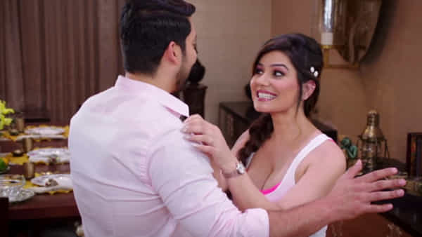 बॉलिवूडमध्ये कॉमेडी चित्रपटांची नेहमीच मोठी क्रेझ पाहायला मिळते. प्रेक्षकांना हलकाफुलका मनोरंजन आवडत असल्यामुळे अनेक निर्माते मोठ्या स्टारकास्टसह कॉमेडी चित्रपट बनवतात. मात्र, केवळ मोठे कलाकार आणि मोठे बजेट असले म्हणजे चित्रपट हिट होतोच असे नाही.