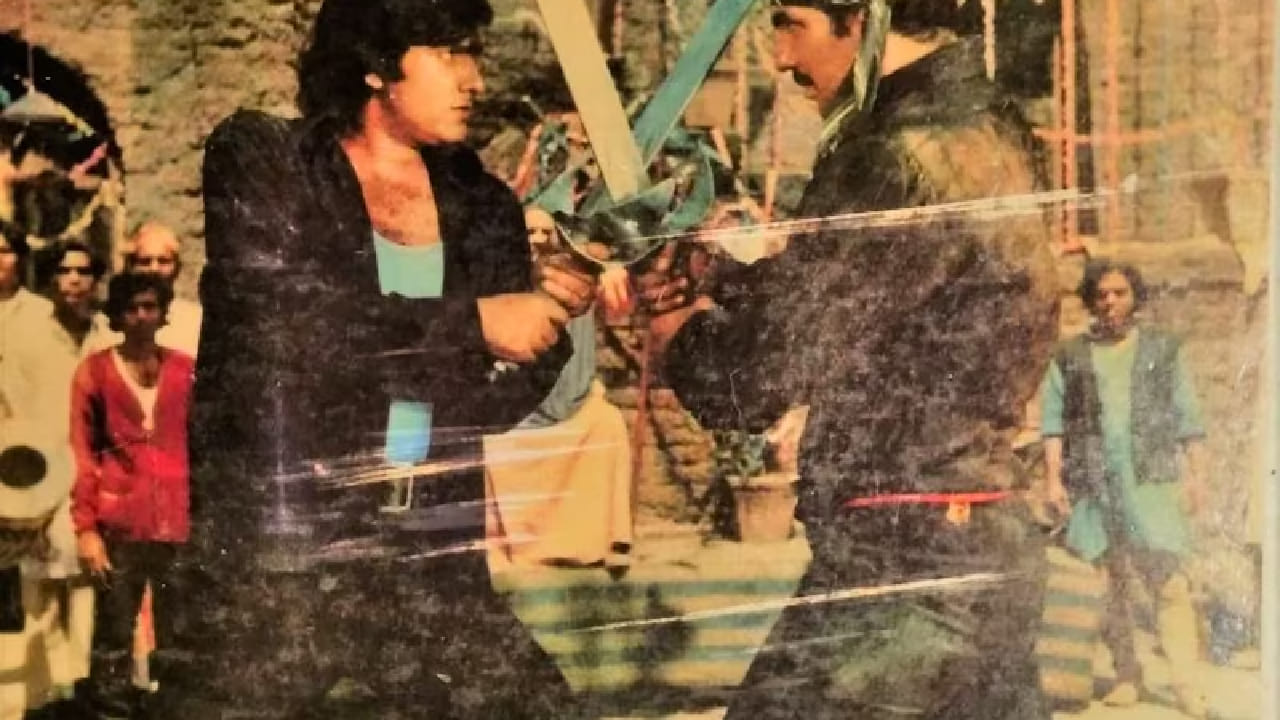 महागडे सेट्स किंवा मोठी स्टारकास्ट न वापरता नवीन कलाकारांना संधी दिली जात होती. मात्र भीती निर्माण करण्यासाठी जोरदार बॅकग्राउंड म्युझिक, अंधार, अचानक समोर येणारे चेहरे आणि किंकाळ्यांचा प्रभावी वापर केला जात असे. त्यामुळे कमी खर्चात बनलेले हे चित्रपट बॉक्स ऑफिसवर मोठी कमाई करू लागले.