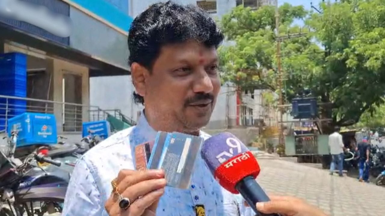 एका नागरिकांने म्हटले की, आतापर्यंत मी 5 एटीएममध्ये गेलो पण पैसे नाहीत, बँकांमध्येही पैसेही नाहीत. त्यामुळे आम्हाला त्रासाचा सामना करावा लागत आहे असं म्हणत अनेकांनी नाराजी व्यक्त केली आहे.