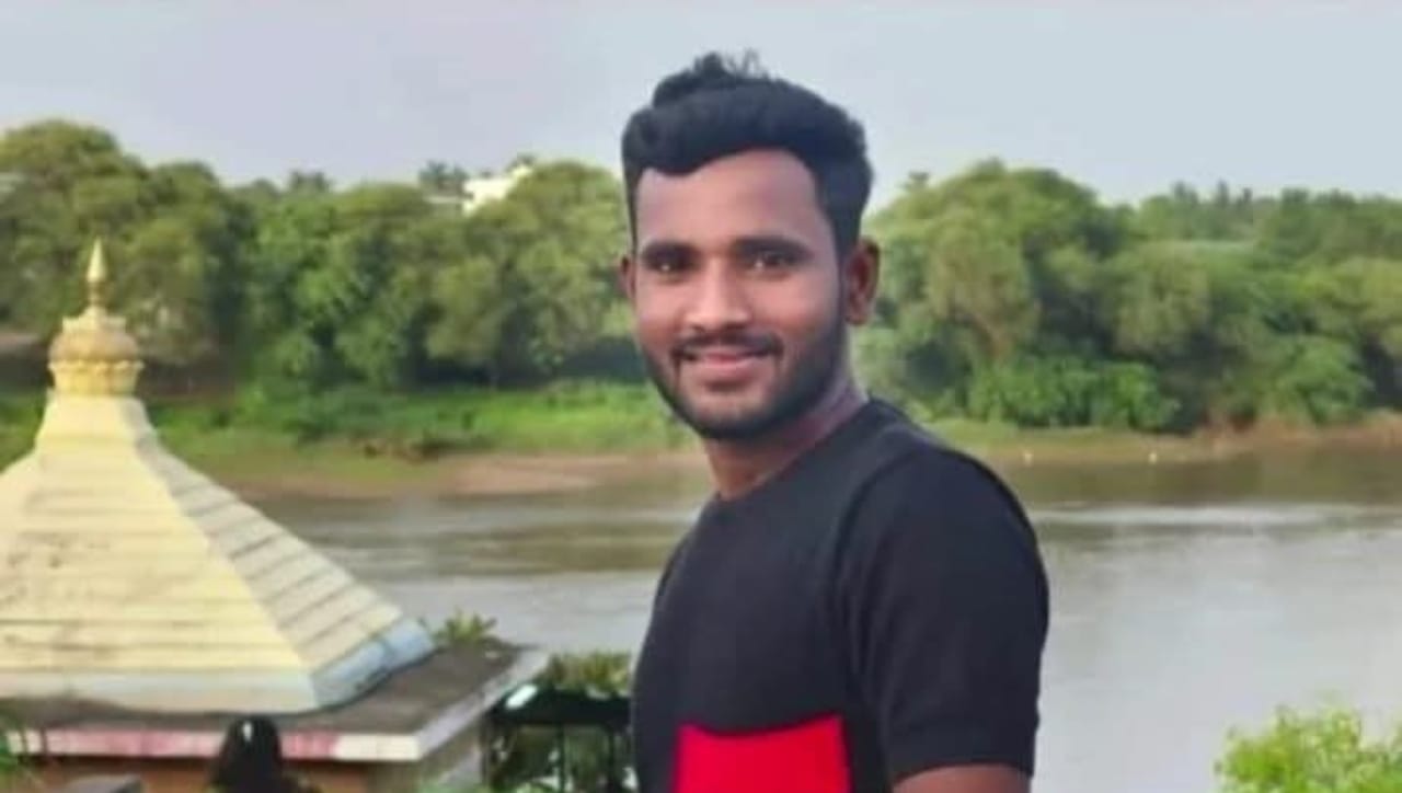 भररस्त्यात एक घटना घडली अन् काही तासातच त्याने...; परळीत हुशार तरुणाचा दुर्दैवी अंत भररस्त्यात एक घटना घडली अन् काही तासातच त्याने...; परळीत हुशार तरुणाचा दुर्दैवी अंत