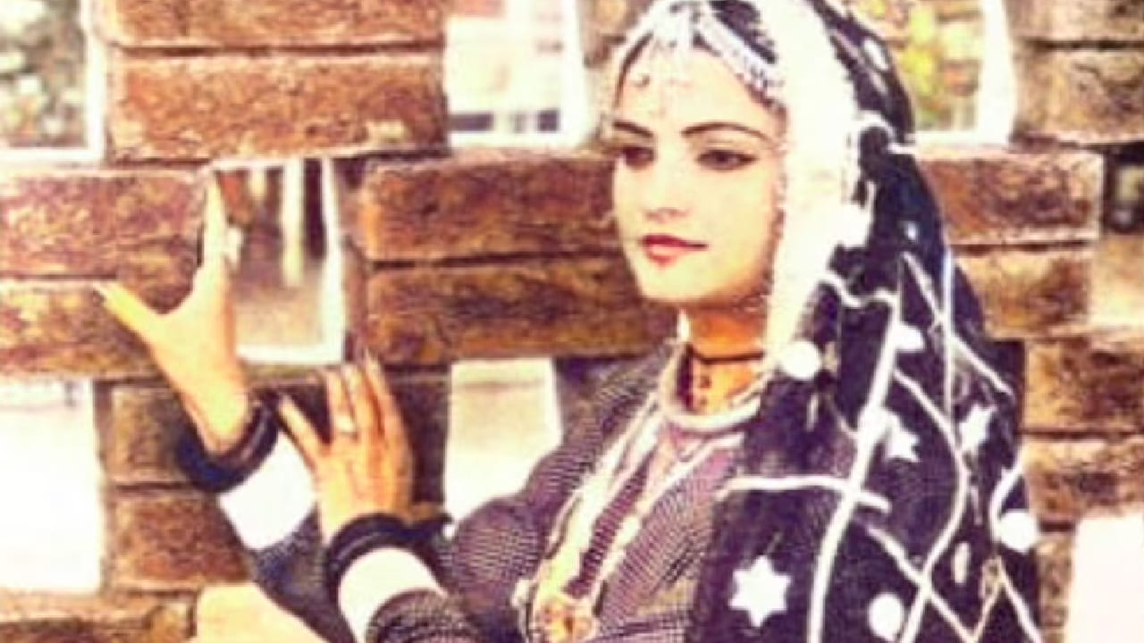 त्या काळात कोणतीही प्रादेशिक चित्रपट इतकी मोठी कमाई करू शकेल याची कल्पनाही अनेकांना नव्हती. मात्र चंद्रावल ने सर्वांना आश्चर्यचकित केलं. अनेक ठिकाणी या चित्रपटाने शोले सारख्या सुपरहिट चित्रपटांचे विक्रम मोडल्याची चर्चा झाली होती. रिपोर्ट्सनुसार, हा चित्रपट अवघ्या 5 ते 10 लाख रुपयांच्या बजेटमध्ये तयार करण्यात आला होता. मात्र रिलीज झाल्यानंतर त्याने 5 कोटी रुपयांहून अधिक कमाई केली.