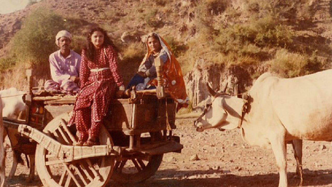 अशाच एका हरियाणवी चित्रपटाने 1984 मध्ये प्रदर्शित होताच बॉक्स ऑफिसवर इतिहास घडवला. या चित्रपटाने केवळ कमाईचे विक्रम मोडले नाहीत तर त्या काळातील मोठ्या हिंदी चित्रपटांनाही मागे टाकलं. या चित्रपटाचं नाव आहे 'चंद्रावल'.
