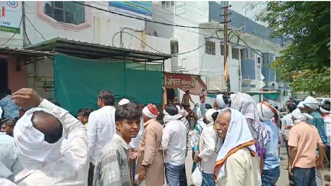 रुग्णालयात उपचार घेत असलेल्या रुग्णांना सुरक्षित बाहेर काढण्याचे काम सुरू आहे. तसेच रुग्णालयाच्या परिसरात मोठी गर्दी झाल्याचे दृश्य दिसत आहे.