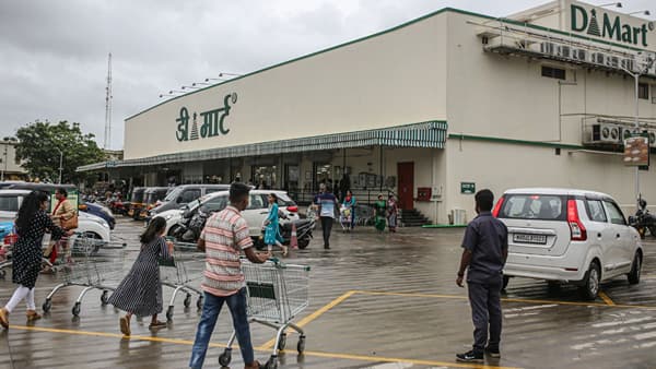 डीमार्टचा धमाका! शाळा सुरू होण्यापूर्वी मोठी ऑफर, पालकांची थेट बचत, प्रत्येक वस्तूवर..