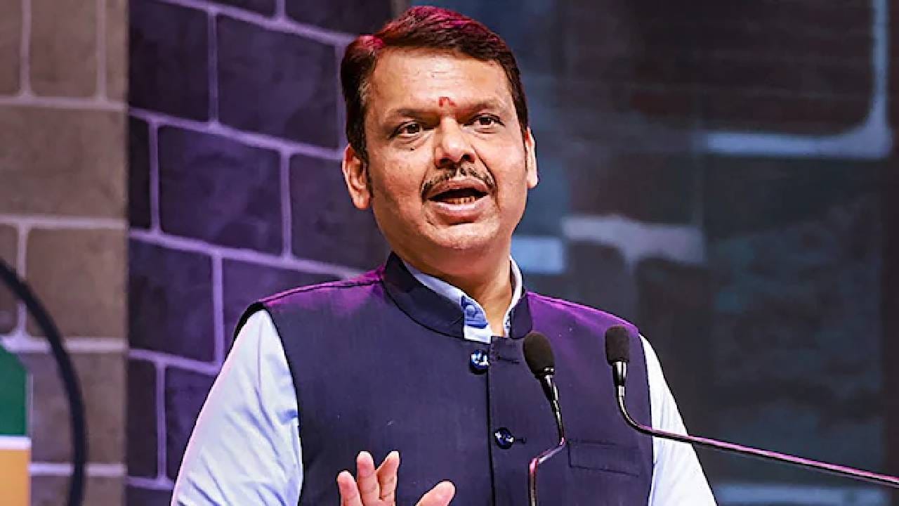 Devendra Fadnavis : काही ठिकाणी निश्चित तणावाची स्थिती..पेट्रोल-डिझेल बाबत मुख्यमंत्री फडणवीसांचं महत्वाचं विधान Devendra Fadnavis : काही ठिकाणी निश्चित तणावाची स्थिती..पेट्रोल-डिझेल बाबत मुख्यमंत्री फडणवीसांचं महत्वाचं विधान