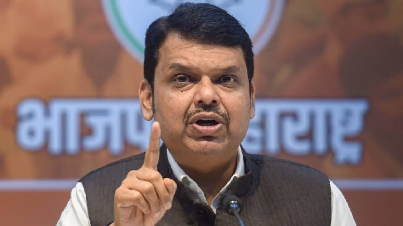 Devendra Fadnavis : आता त्यांची खैर नाही, Action होणार, पेट्रोल-डिझेल टंचाईवरुन फडणवीसांची आक्रमक भूमिका Devendra Fadnavis : आता त्यांची खैर नाही, Action होणार, पेट्रोल-डिझेल टंचाईवरुन फडणवीसांची आक्रमक भूमिका