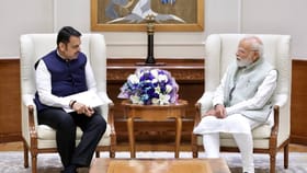 पंतप्रधान नरेंद्र मोदींची भेट... फडणवीसांनी काय केली मोठी मागणी?.