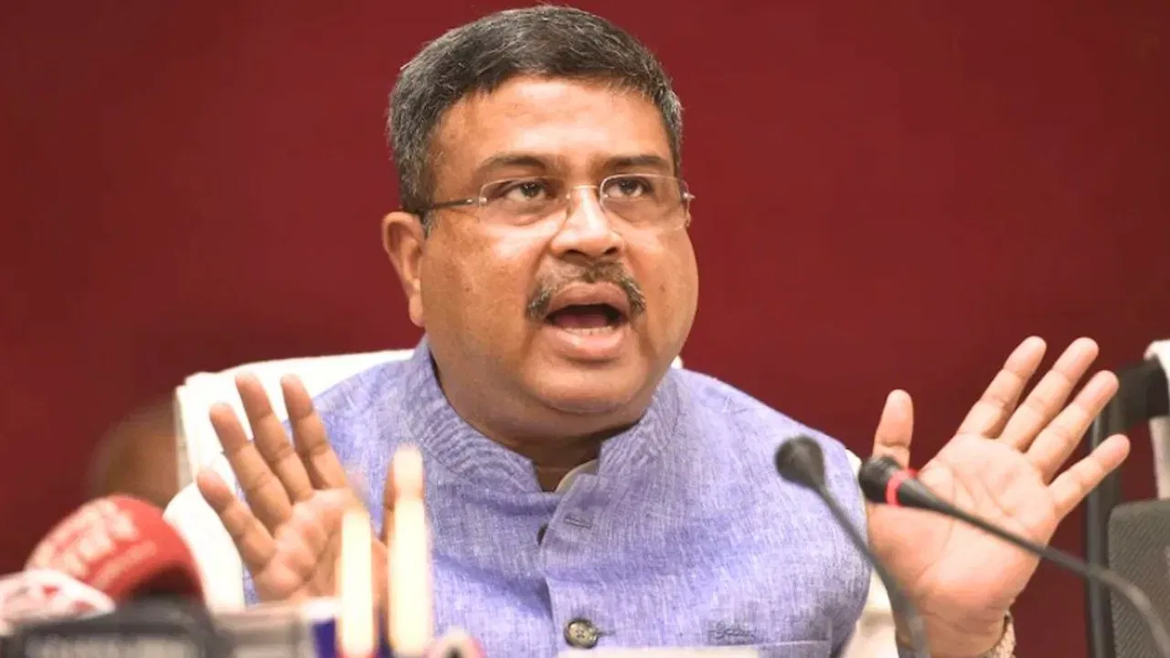 शिक्षणमंत्री धर्मेंद्र प्रधान यांच्या अध्यक्षतेखाली NEET पुनर्परीक्षेच्या तयारीसंदर्भात उच्चस्तरीय आढावा बैठक संपन्न शिक्षणमंत्री धर्मेंद्र प्रधान यांच्या अध्यक्षतेखाली NEET पुनर्परीक्षेच्या तयारीसंदर्भात उच्चस्तरीय आढावा बैठक संपन्न