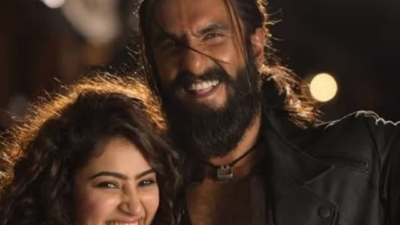 दरम्यान, ‘धुरंधर 2’ नुकताच चित्रपटगृहांमध्ये प्रदर्शित झाला असल्याने त्याचा टीव्ही प्रीमियर अद्याप जाहीर झालेला नाही. हा चित्रपट आधी ओटीटीवर प्रदर्शित होणार असून त्यानंतरच टीव्हीवर दाखवला जाणार आहे. त्यामुळे दुसऱ्या भागासाठी चाहत्यांना अजून काही महिने प्रतीक्षा करावी लागणार आहे.