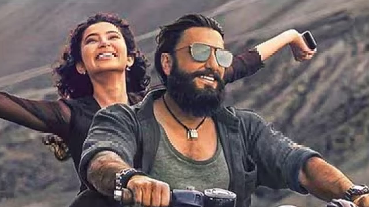 मिळालेल्या माहितीनुसार, चंदीगडमधील खुड्डा लाहोरा परिसरात राहणाऱ्या एका तरुणीने पोलिसांत तक्रार दाखल केली आहे. तक्रारीत तिने म्हटले आहे की, 2025 मध्ये चंदीगडच्या सेक्टर-18 येथील टागोर थिएटरमध्ये ‘धुरंधर’ चित्रपटाचे शूटिंग सुरू होते. त्याचवेळी तिची ओळख चित्रपटाच्या प्रॉडक्शन टीमशी संबंधित सैनी एस. जोहरे याच्याशी झाली.