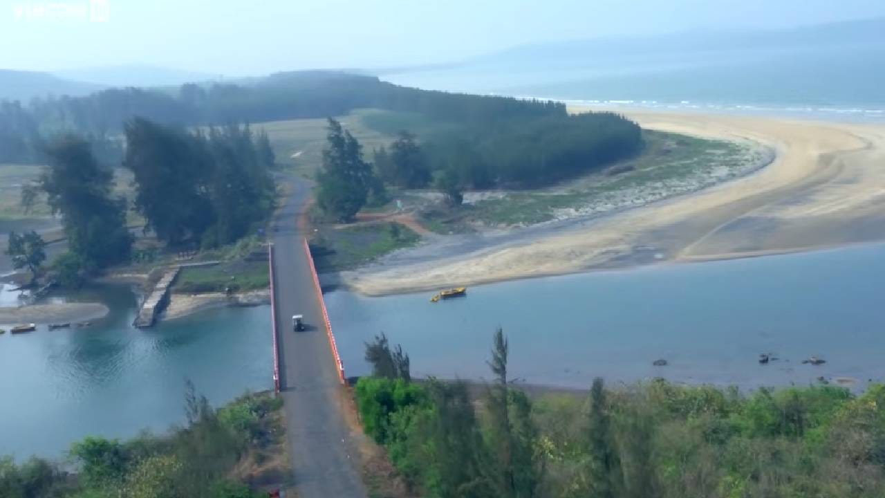 2015 मध्ये हा सर्वांत सस्पेन्स आणि थ्रिलर चित्रपट प्रेक्षकांच्या भेटीला आला होता. या चित्रपटाच्या अगदी सुरुवातीलाच एका हत्येची घटना दाखवण्यात आली होती. त्यानंतर पुरावे इतक्या काळजीपूर्वक लपवले गेले की संपूर्ण पोलीस दल खुन्याच्या मागे लागले, पण समोर असूनही त्याला पकडू शकले नाहीत. 

