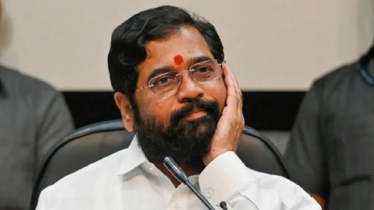 एकनाथ शिंदेंना मोठा हादरा! बडा नेता नाराज? महत्त्वाच्या बैठकीला दांडी, शिवसेनेत खळबळ एकनाथ शिंदेंना मोठा हादरा! बडा नेता नाराज? महत्त्वाच्या बैठकीला दांडी, शिवसेनेत खळबळ