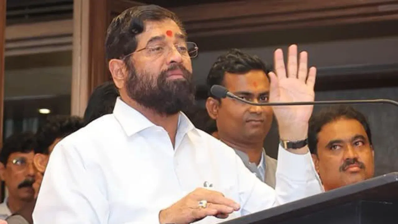 मोठी बातमी! एकनाथ शिंदे तडकाफडकी दिल्लीला रवाना, राज्यात घडामोडींना वेग मोठी बातमी! एकनाथ शिंदे तडकाफडकी दिल्लीला रवाना, राज्यात घडामोडींना वेग
