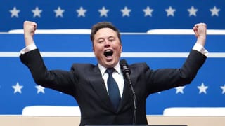 Elon Musk ने इतिहास रचला; जगातील पहिले ट्रिलिनिअर! एकाच दिवसात कमावले 45 अब्ज डॉलर