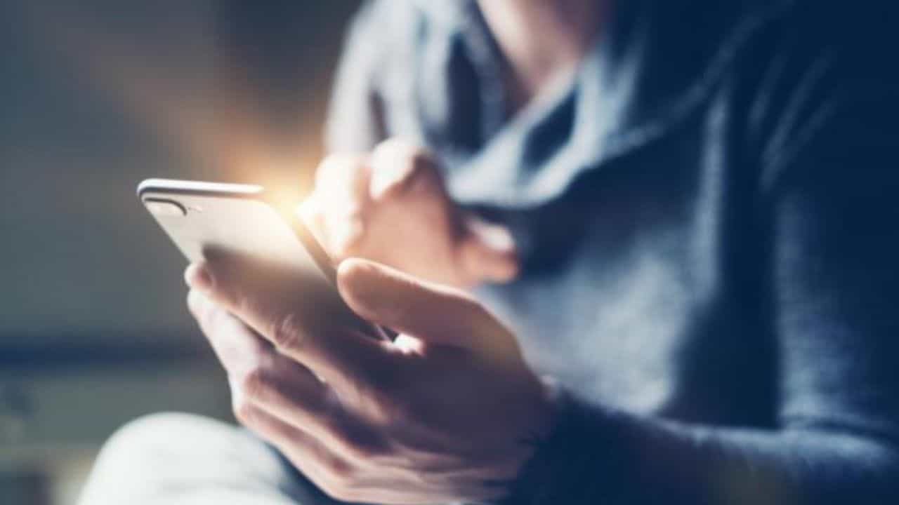 अचानक मोठ्याने वाजू लागला फोन, सरकारने पाठवला महत्त्वाचा मेसेज, तुम्हाला आला काय?