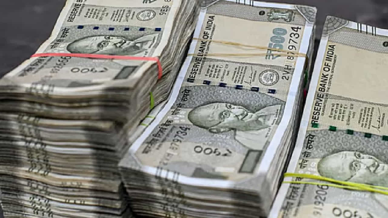 FD, SIP की VPF? उत्तम परतावा मिळवण्यासाठी कोणता गुंतवणुकीचा पर्याय आहे सर्वात बेस्ट; जाणून घ्या फरक!