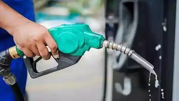 सर्वसामान्यांची झोप उडवणारी बातमी! पेट्रोल-डिझेलच्या किंमती वाढणार, RBI ने दिले संकेत