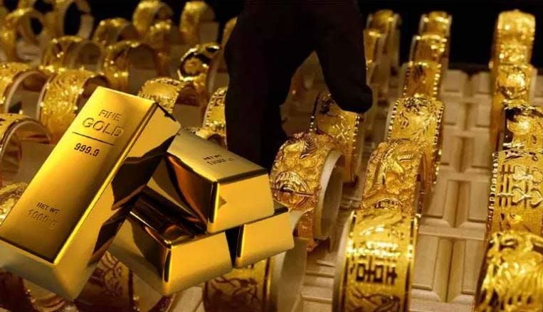 आकड्यांतच सांगायचे झाले तर एक ग्रॅम 24 कॅरेट सोन्याचा भाव 16233  रुपये झाला आहे. याआधी हा भाव 1600 रुपये होता. एका ग्रॅममागे 24 कॅरेट सोन्याचा भाव 33 रुपयांनी वाढला आहे.  