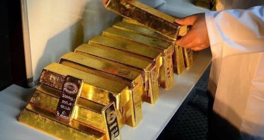 चांदीचा भावदेखील 255200 रुपये प्रति किलोवर पोहोचला आहे. गुरुवारी चांदीचा भाव 251385 रुपये प्रति किलो होता. म्हणजेच एकाच दिवसात चांदीचा भाव तब्बल 3815 रुपयांनी वाढला आहे. 4 एप्रिल रोजी सोन्याचा भाव 148357 रुपये प्रति 10 ग्रॅम होता. 