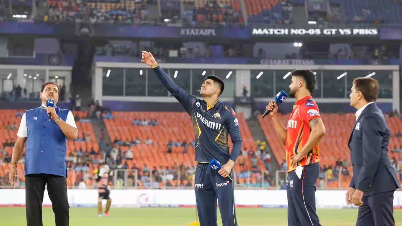 IPL 2026, GT vs PBKS: नाणेफेकीचा कौल जिंकत गुजरातची गोलंदाजीला पसंती, शुबमन गिल म्हणाला..
