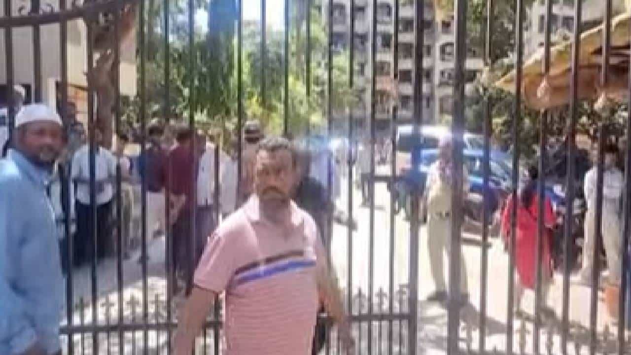 हिंदू रस्त्यावर उतरले म्हणून हे घाबरले, घाटकोपरच्या सागर पार्क सोसायटीत बकरा कुर्बानीवरुन वाद
