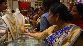 Todays Gold Rate: सर्वसामान्यांना खरेदी करणे कठीण! आज १० ग्रॅमसाठी....