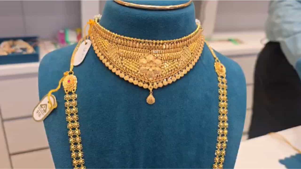 Gold Rate Today : उच्चांकापेक्षा सोने स्वस्त, सोने आणि चांदीच्या भावात मोठे बदल, तब्बल..