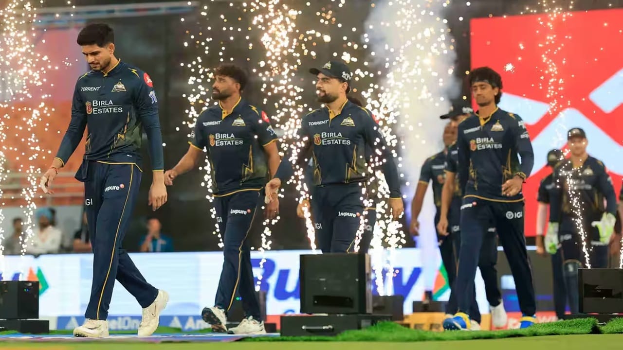 GT vs RR, Qualifier 2 : कॅप्टन गिलचं शतक, गुजरातची फायनलमध्ये धडक, राजस्थानचा 7 विकेट्सने धुव्वा GT vs RR, Qualifier 2 : कॅप्टन गिलचं शतक, गुजरातची फायनलमध्ये धडक, राजस्थानचा 7 विकेट्सने धुव्वा