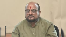 एकनाथ शिंदे दिल्लीला जाताच गुलाबराव पाटील तातडीने मुंबईला रवाना.