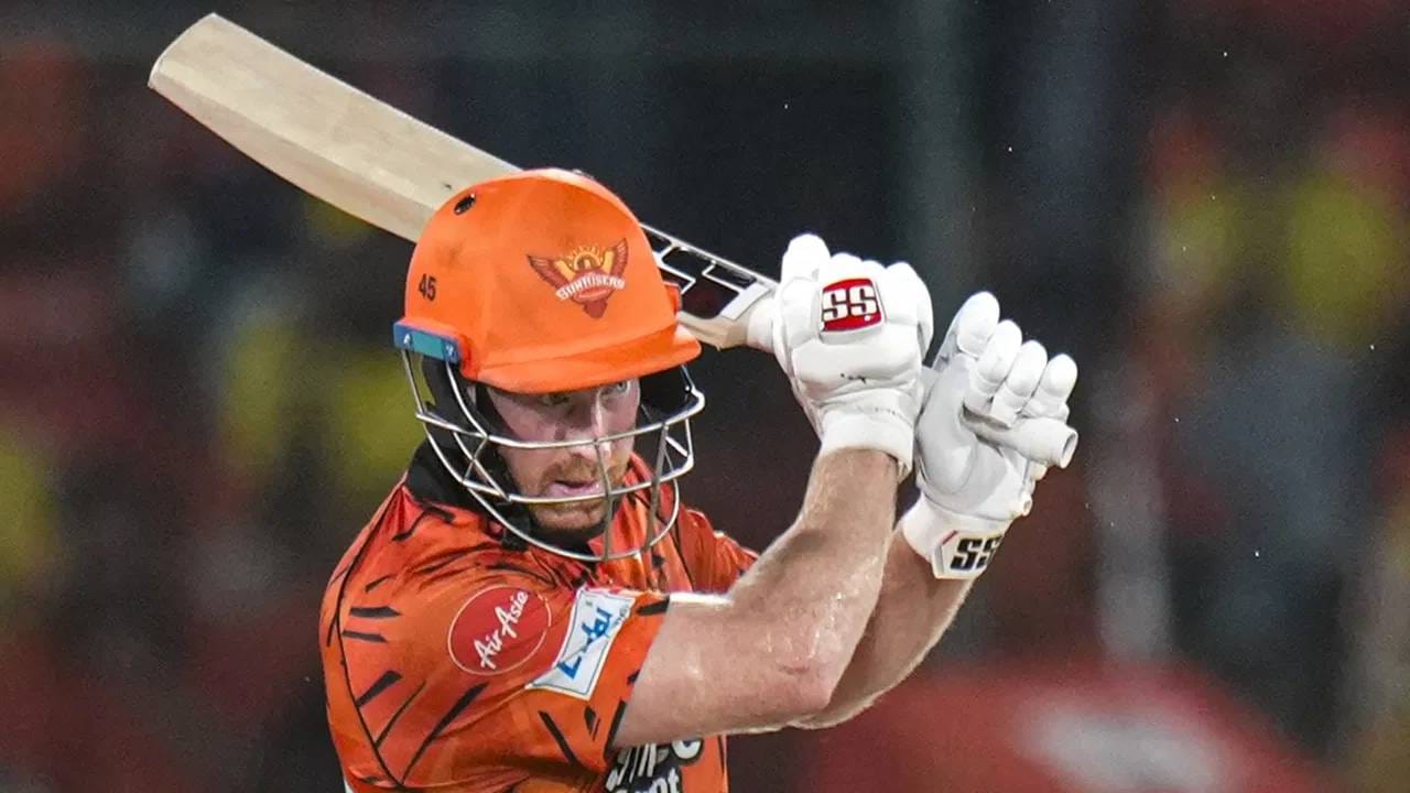 हेनरिक क्लासेन सनरायझर्स हैदराबाद संघाकडून खेळतो आणि त्याला एका पर्वासाठी 25 कोटी रुपये मिळतात. आयपीएल 2025 स्पर्धेत त्याला रिटेन केलं होतं. त्याची खेळी पाहता सनरायझर्स हैदराबादने त्याच्यासाठी योग्य किंमत मोजली असं म्हणता येईल. (PC-PTI) 