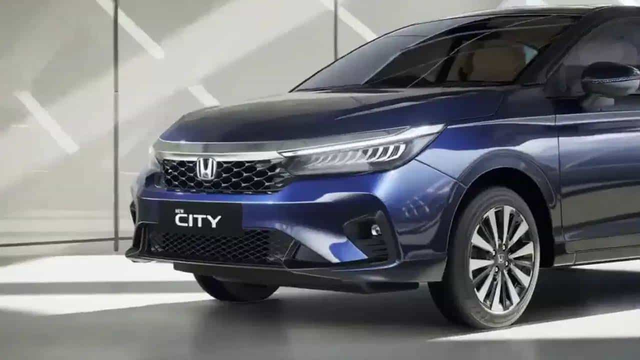 होंडाचा नवा धमाका! लोकप्रिय सेडान Honda City नव्या अवतारात लाँच होण्यासाठी सज्ज, थेट डीलरशिपवर पोहोचली कार