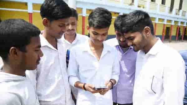 Maharashtra HSC Result 2026 : बारावीचा निकाल जाहीर, तुमच्या जिल्ह्याचा निकाल किती?